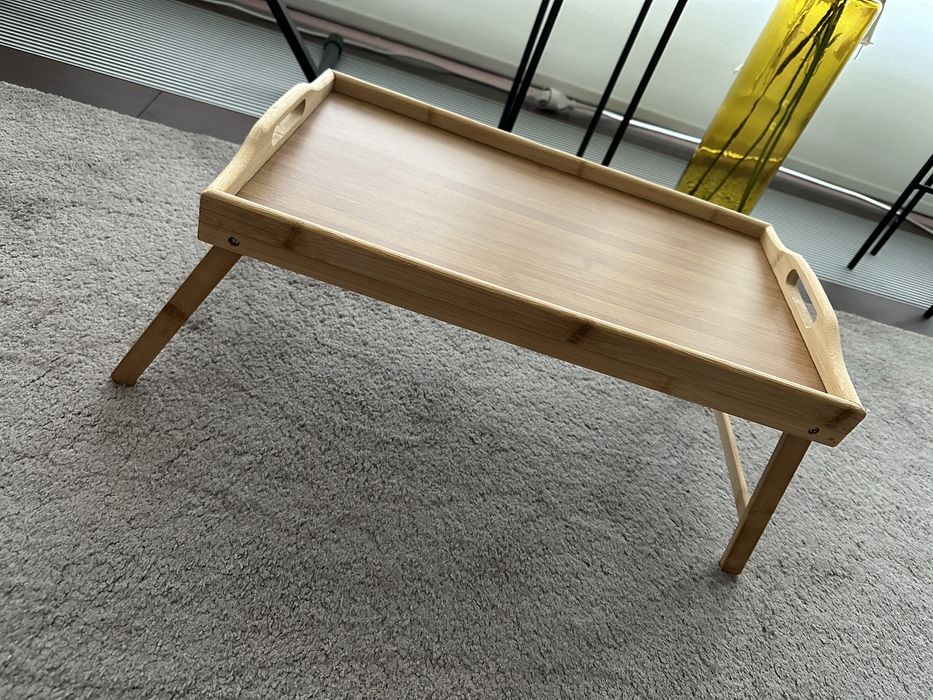 Drewniany stolik na śniadanie do łóżka laptop