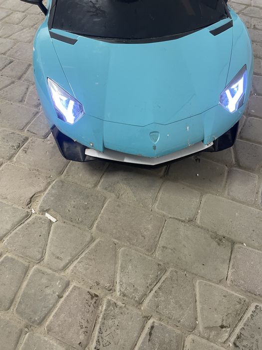 Дитячий електро автомобіль