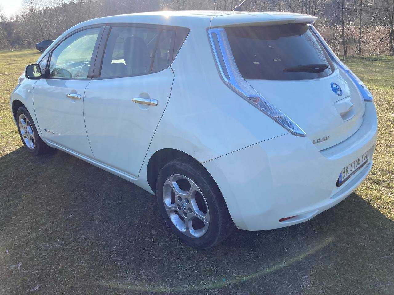 Nissan Leaf 2012  2 комплекти резини