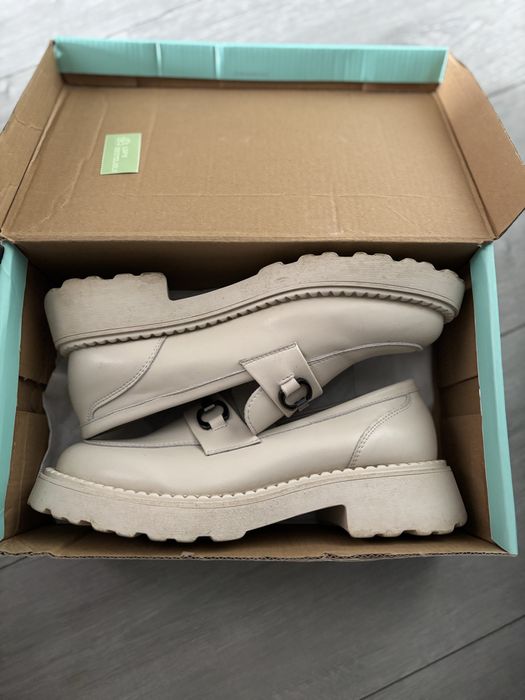 Лофери бєживі жіночі