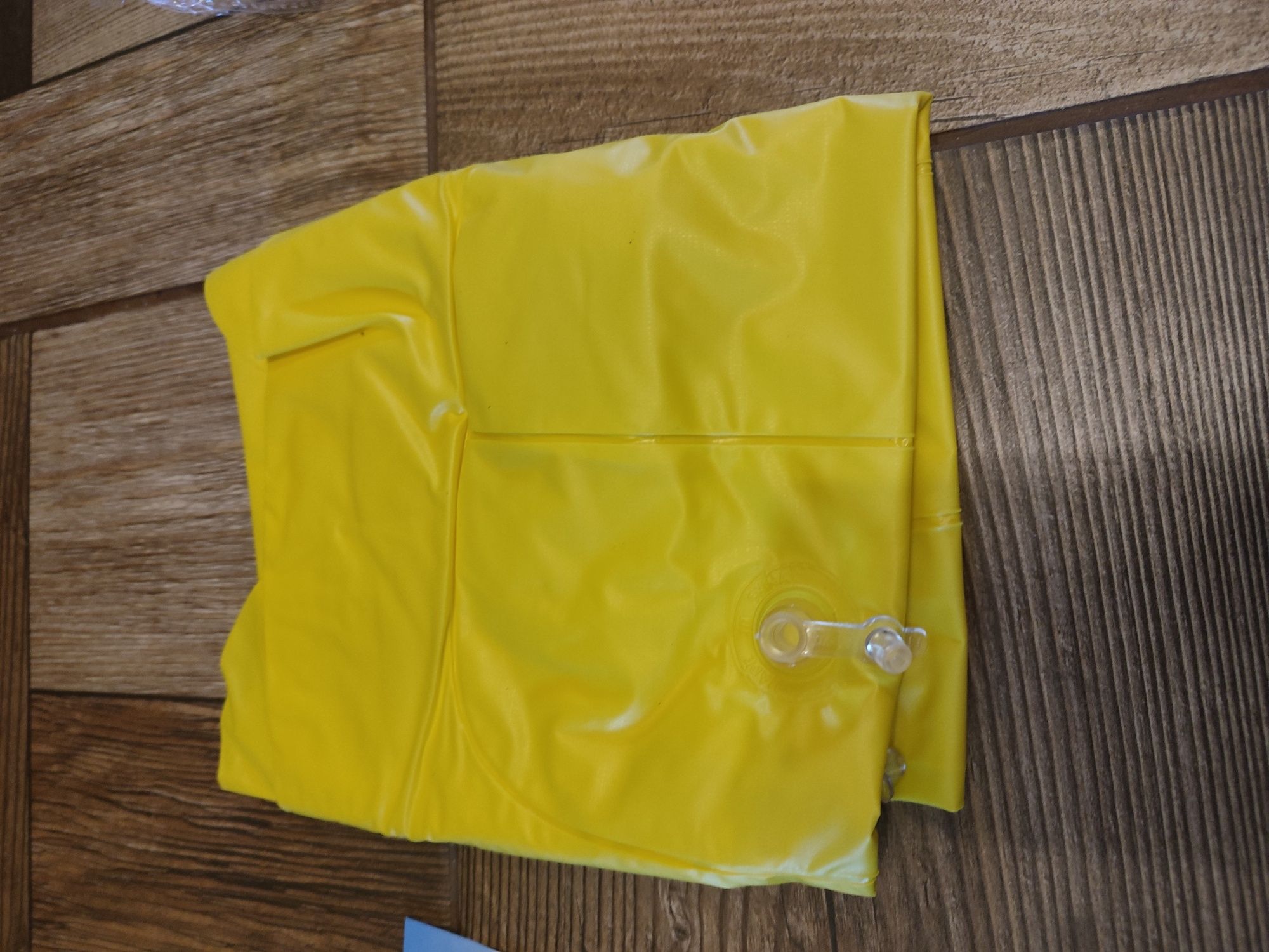 Nowa żółta kamizelka wypornościowa do nauki pływania