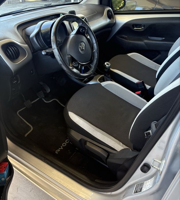 Toyota aygo com 5 lugares