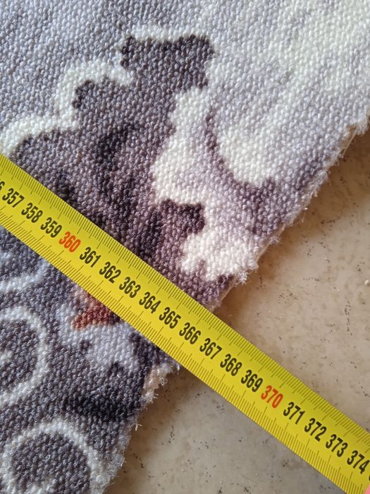 Продам кавролін новий на клейовій основі 3.66/3.85м. 200 грн.м.2 в