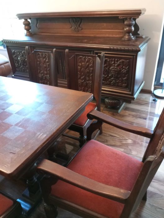 Wspaniały komplet mebli salonowych.