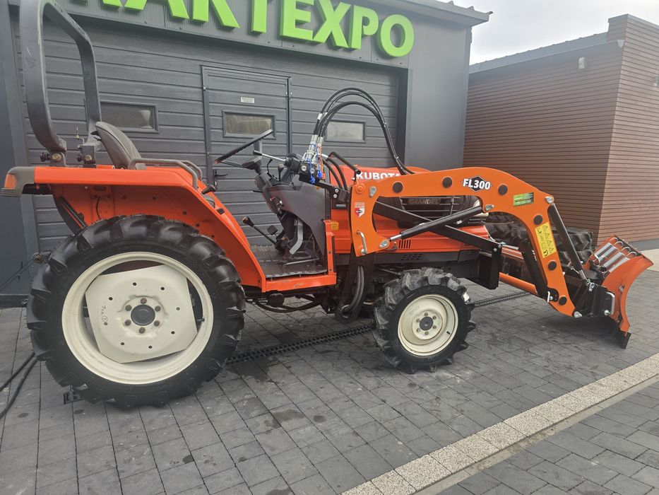 Mini traktor Kubota Gl241,ładowacz czołowy, pług do śniegu