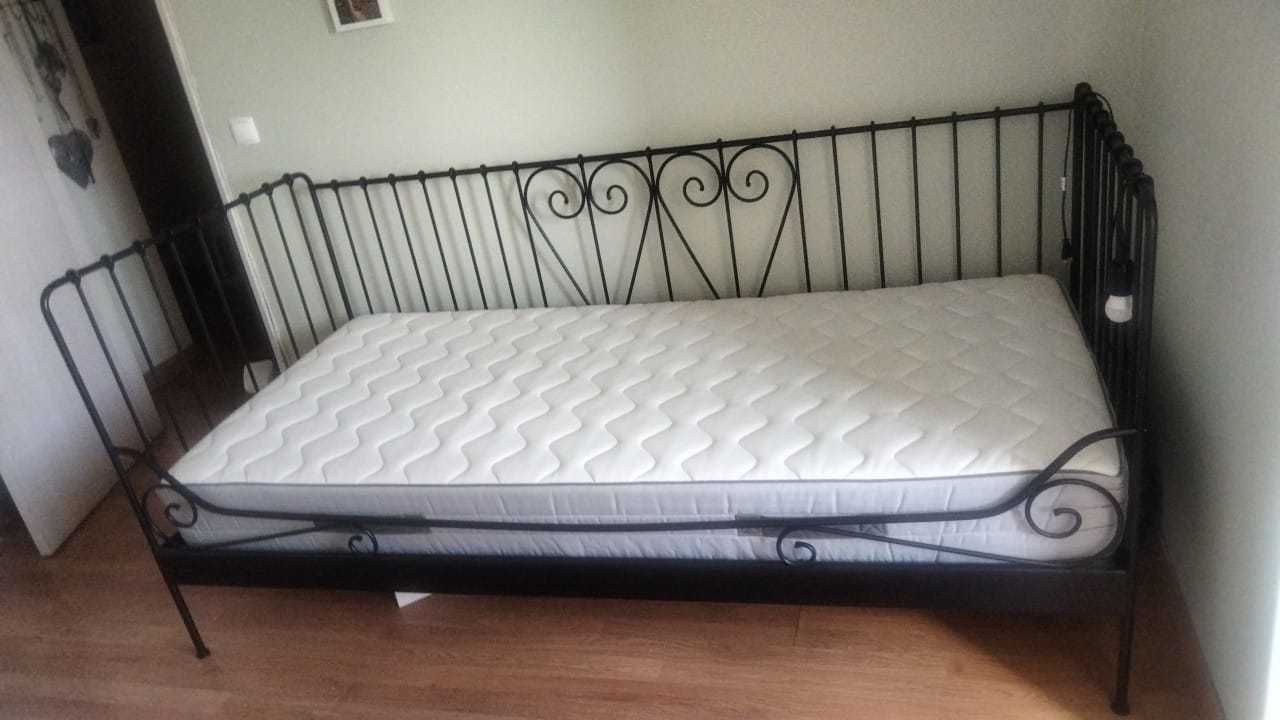 Cama de ferro Single IKEA com colchão