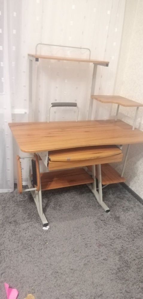 Продам стол для компьютера