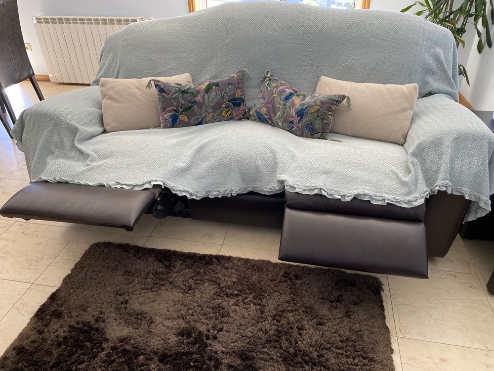 Sofa Chateux D’Ax pele genuina 3 lugares