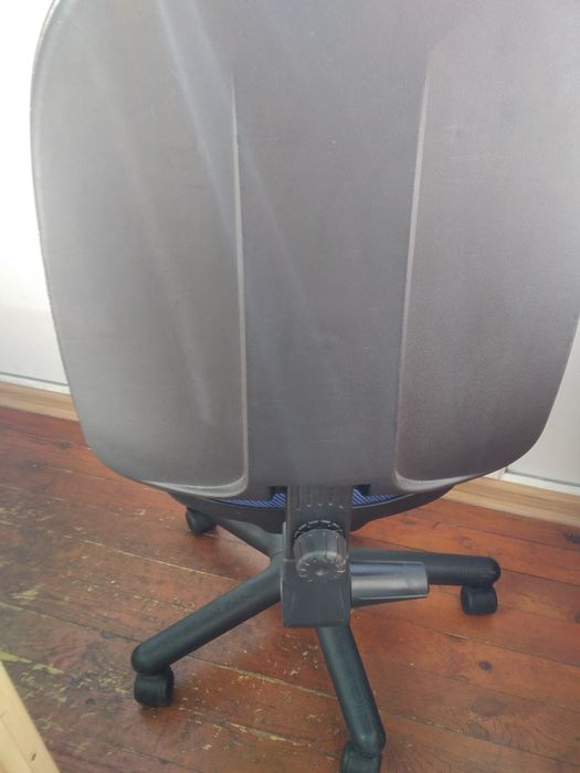 Офисный стул после кап ремонта все в рабочем состоянии