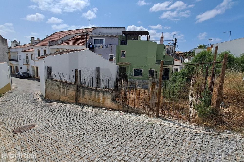 Terreno para construção no centro de Algoz