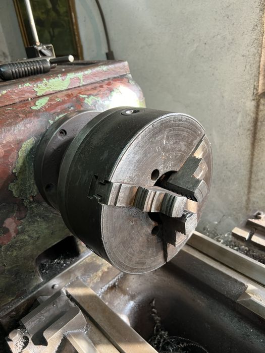 Токарний станокк