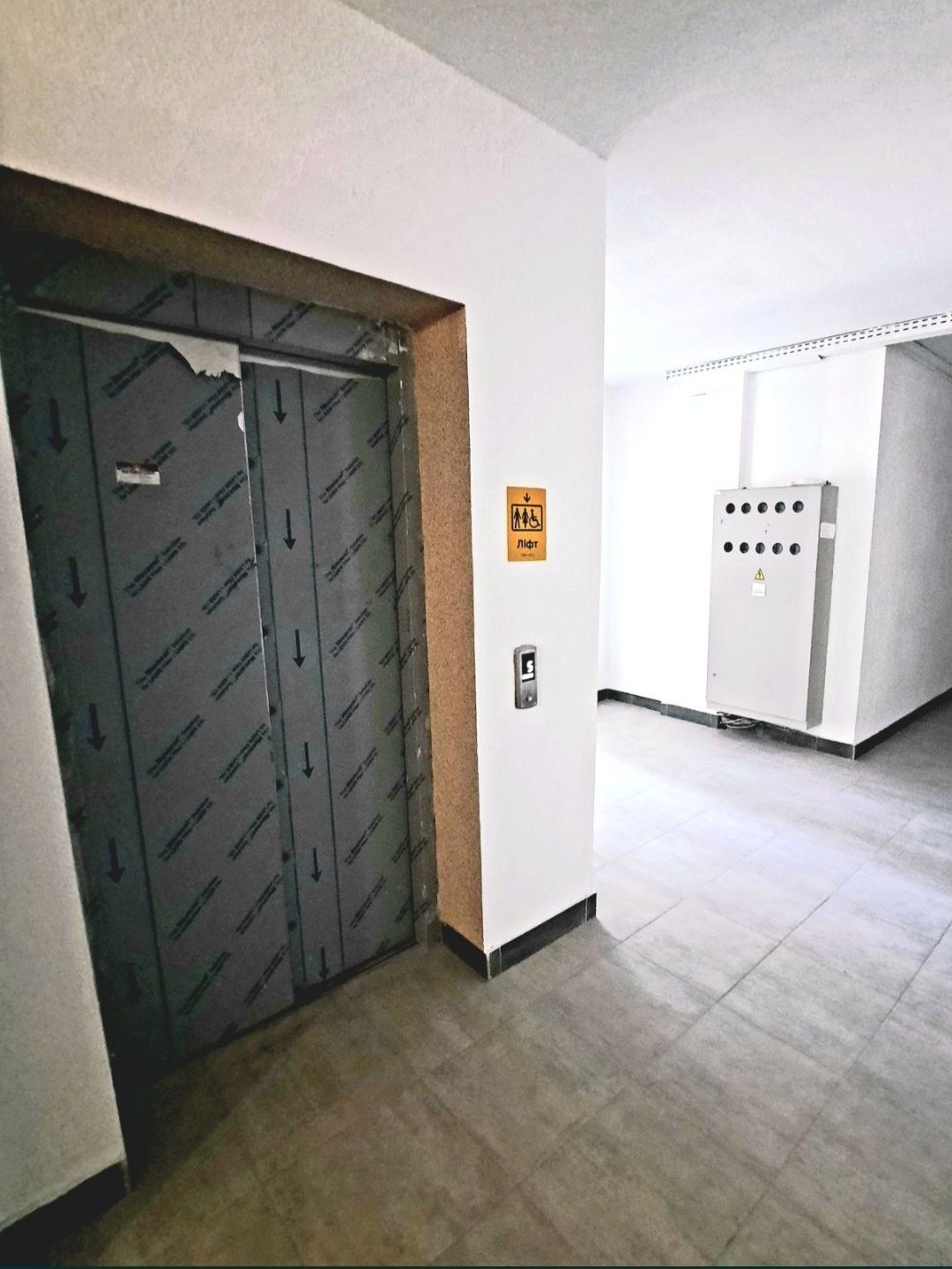 Продаж 2 кім. квартира 59м. зданий новобуд Дубляни.