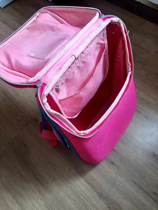 Шкільний рюкзак для дівчинки