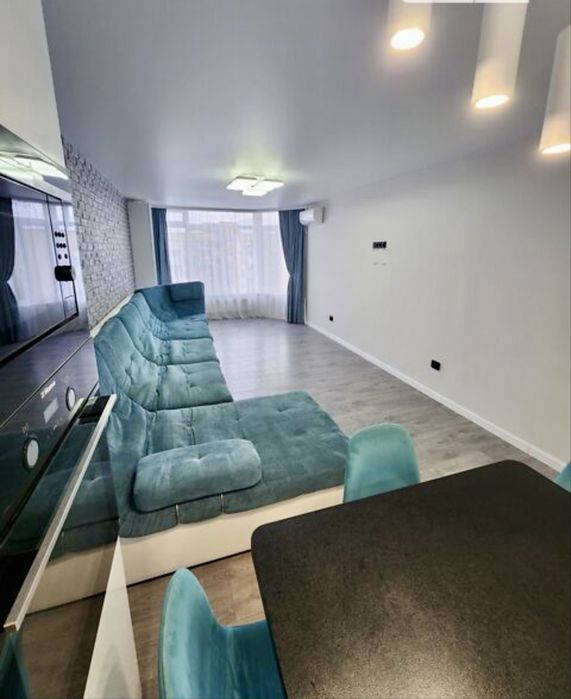 Продається квартира вул. Злуки