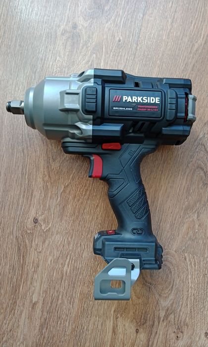 Zakrętarka do kół firmy Parkside Performance