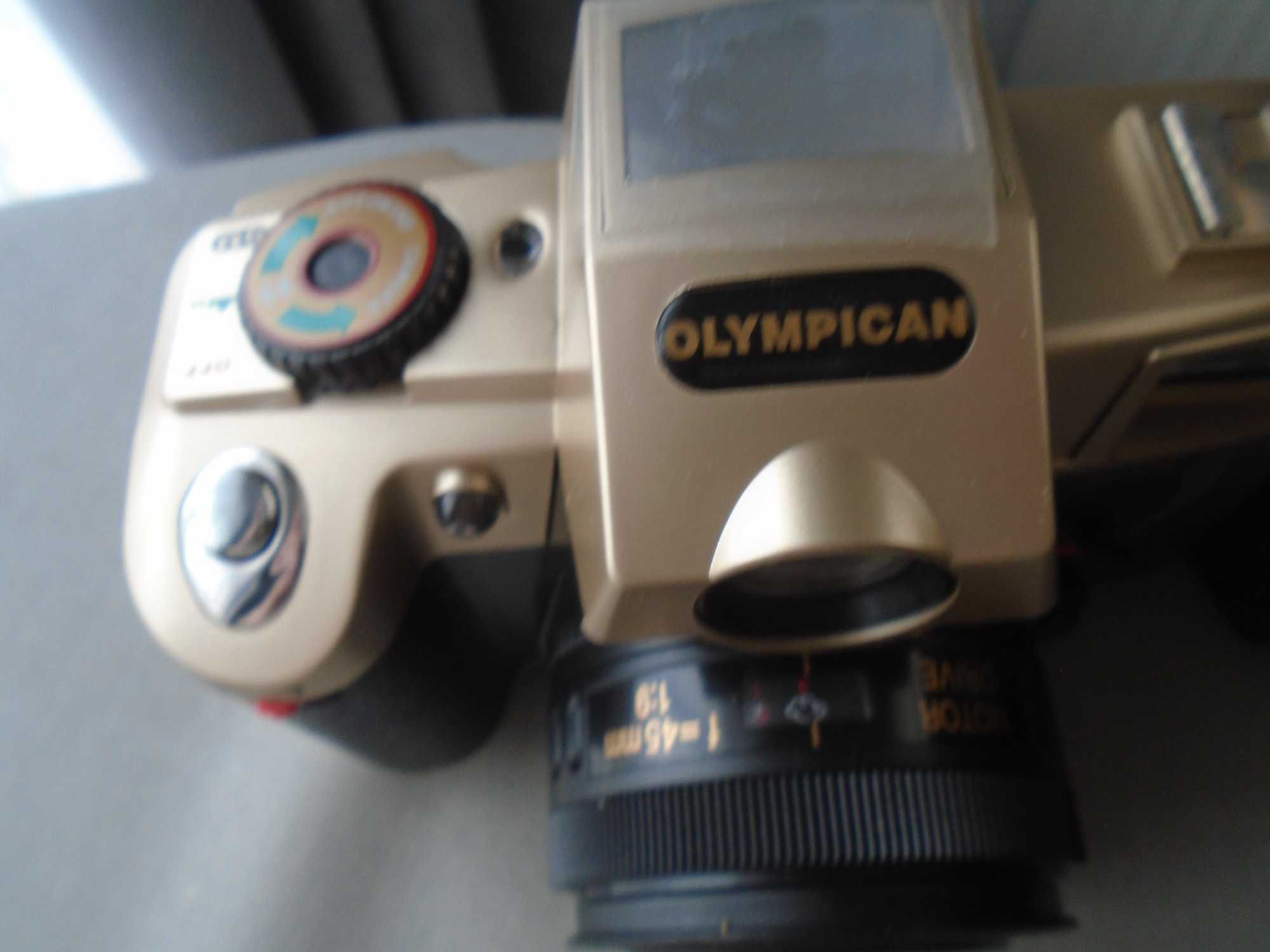 aparat fotograficzny analogowy Olympican z lampą błyskową