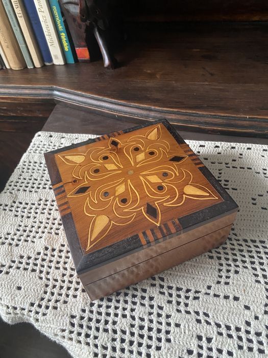 Szkatułka drewniana kuferek vintage pudełko antyk retro na biżuterię