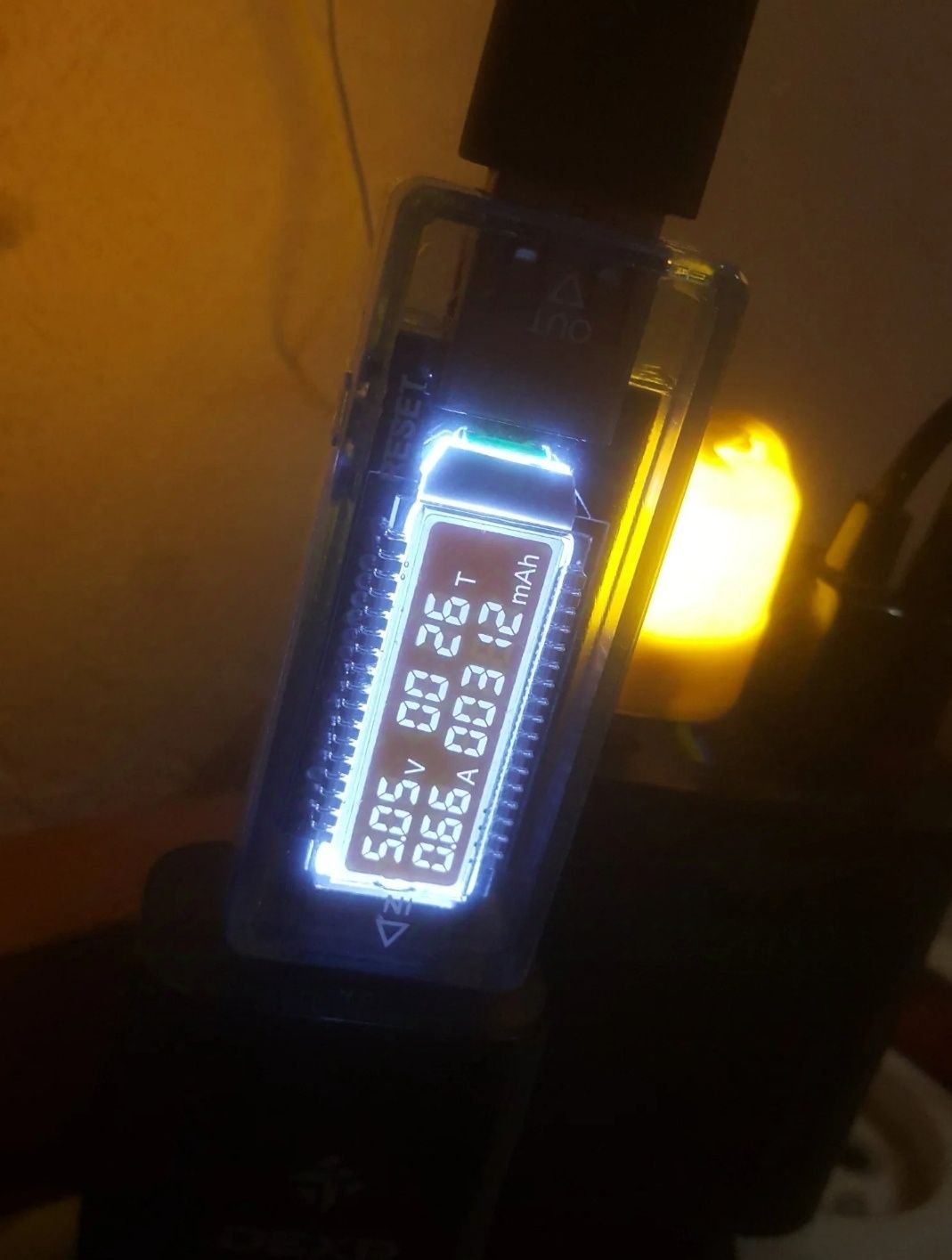 Mini Multimetro digital com entrada USB tipo A