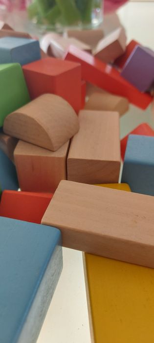 Jogo de blocos de madeira