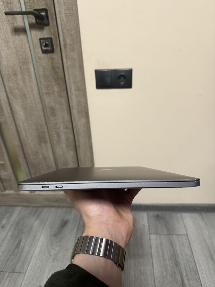 Macbook pro 13 2018 core i5 16/512gb