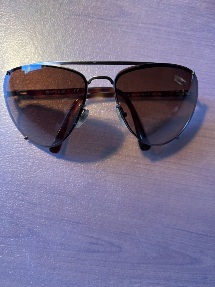 Óculos de sol da marca vogue