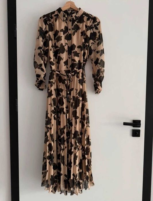 Reserved dluga elegancka beżowa plisowana sukienka