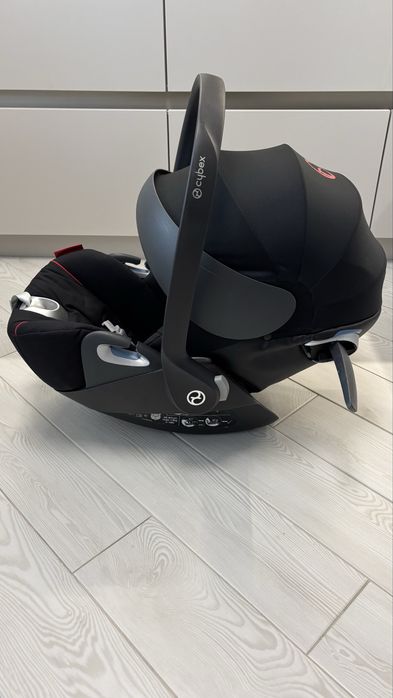 Автокрісло Cybex Cloud Z Ferrari