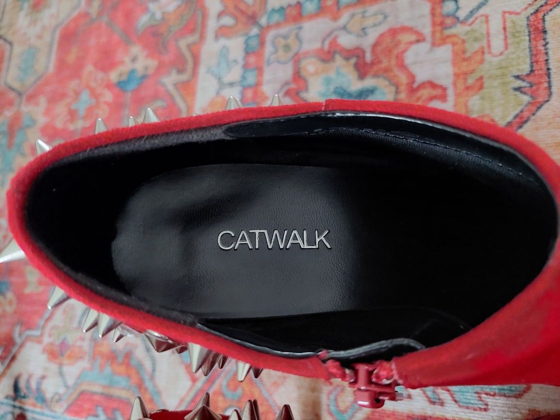 Czerwone botki Catwalk 38 z ćwiekami
