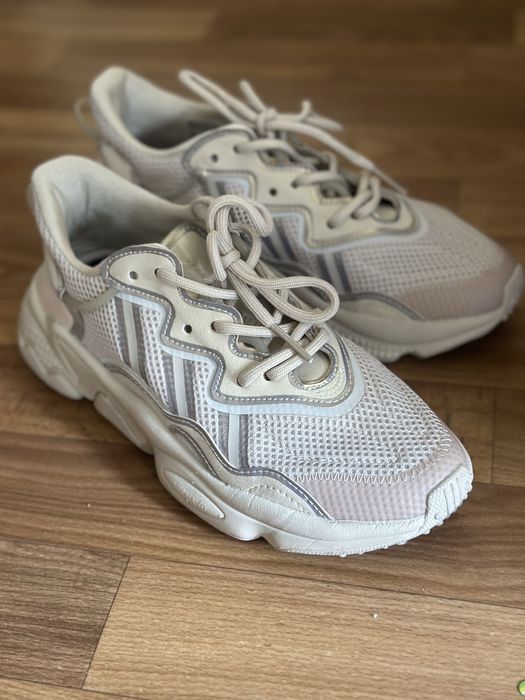 кросівки жіночі adidas ozweego 38,5р
