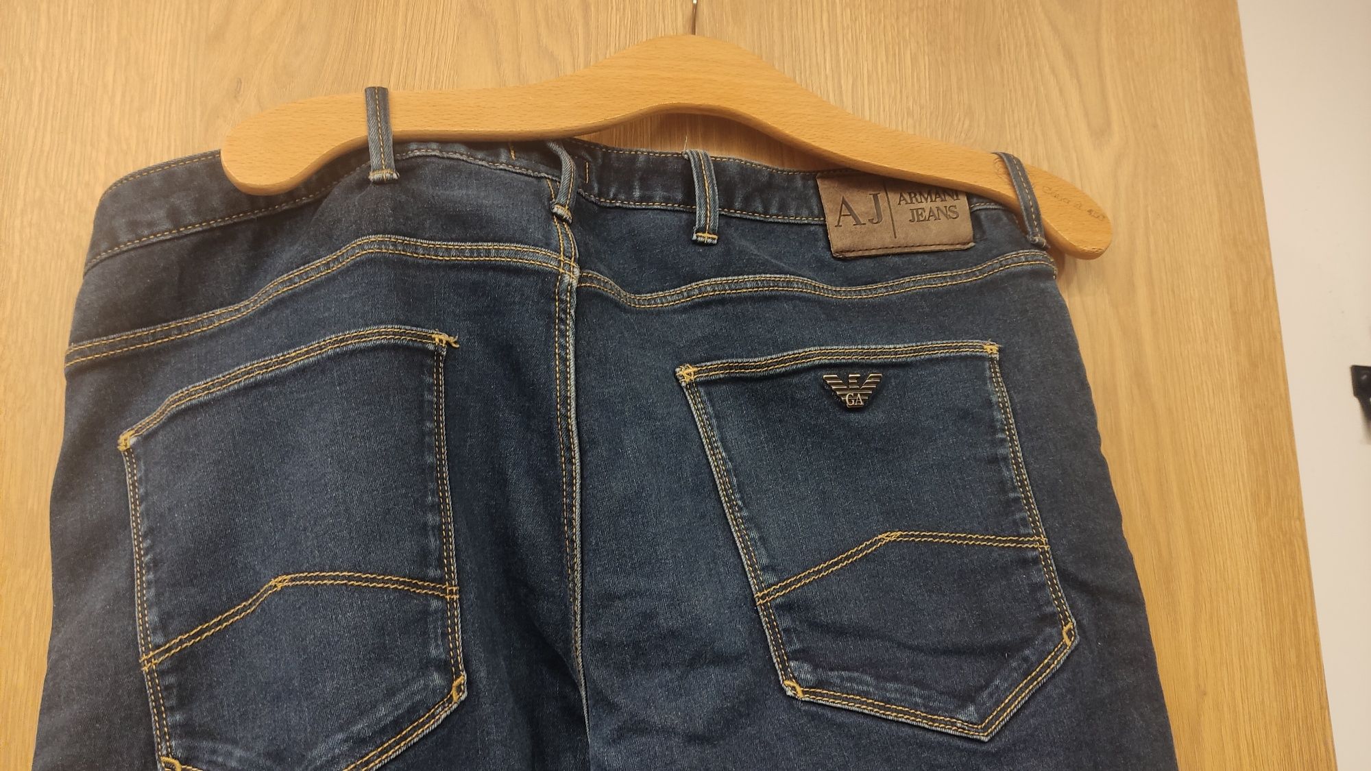 Spodnie jeansowe Armani W36L30