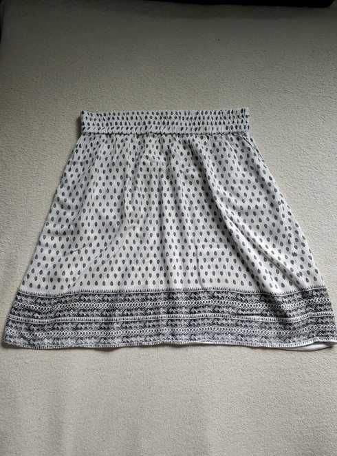 Biała spódnica mini, gumka w pasie, kieszenie, wzory