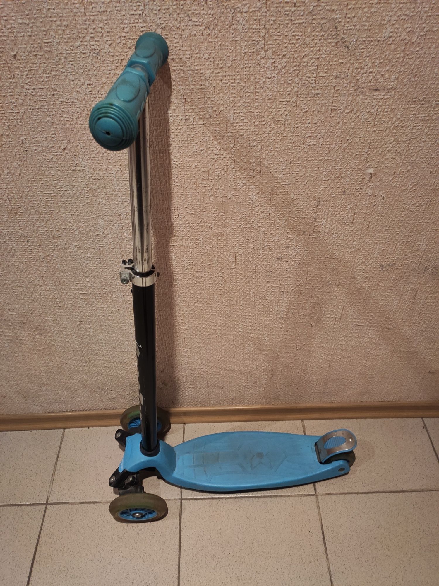 Продам детский самокат Scooter