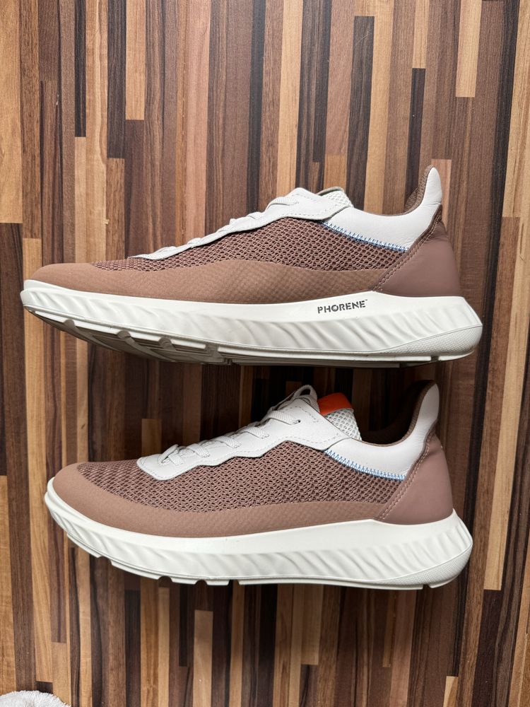 Letnie sneakersy Ecco