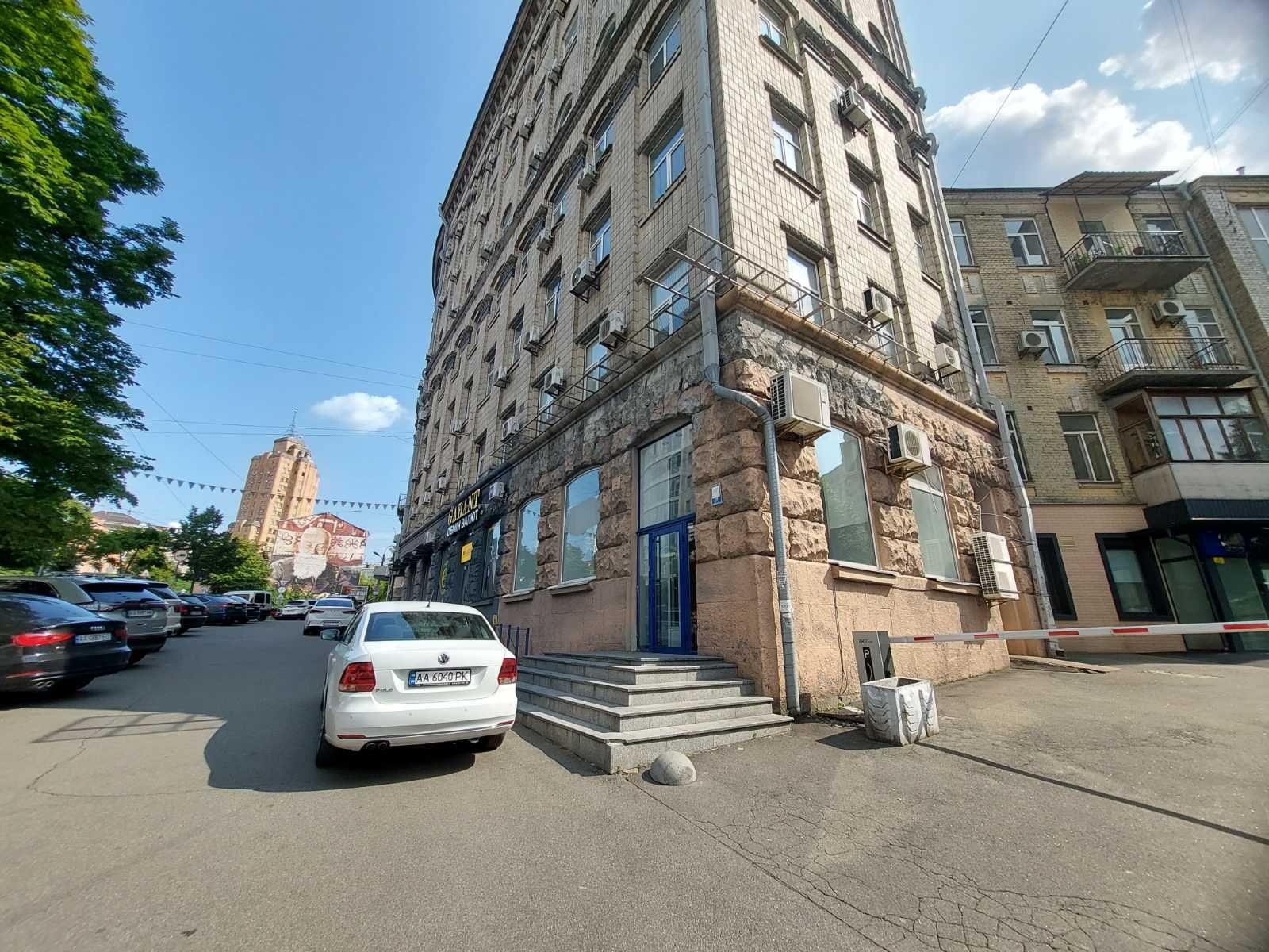 БЕЗ% оренда центр кафе піццерія фасад Січових стрільців (Артема) 155м2