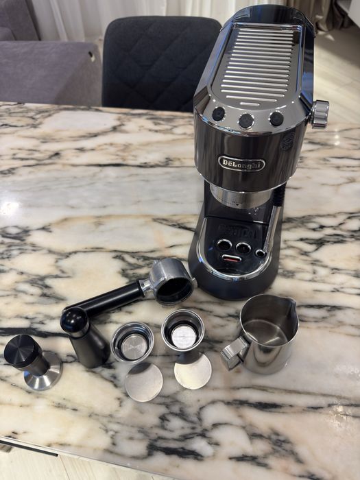 Кофемашина Delonghi dedica ec885