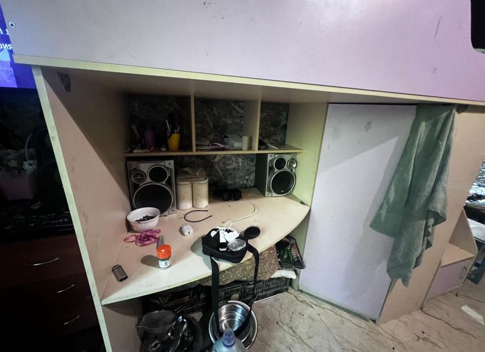 Кровать чердак, розового цвета