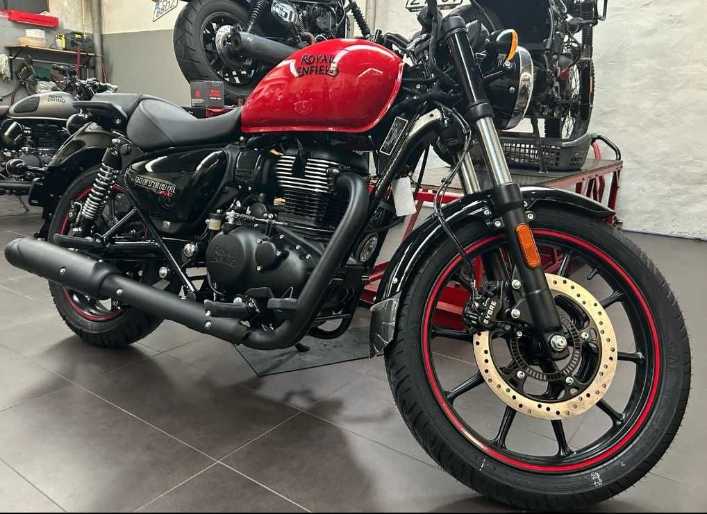 Royal Enfield Meteor 350 semi-nova