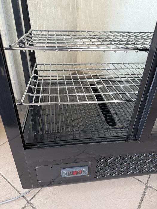 Холодильна Вітрина Кондитерська-Десерта Настільна Frosty Італія !!!