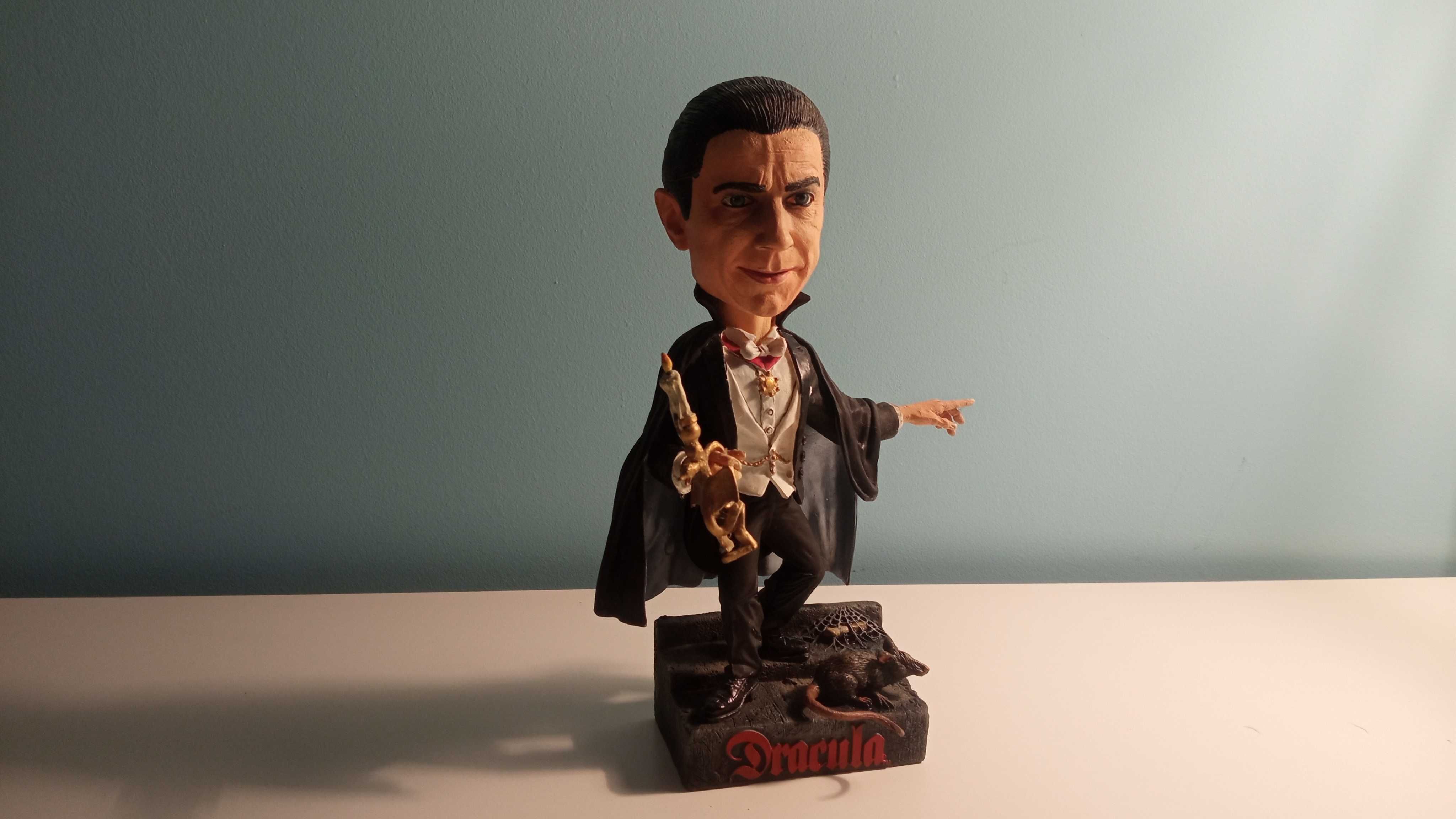 Figurka Universal Studios Monsters Dracula Headknocker Neca