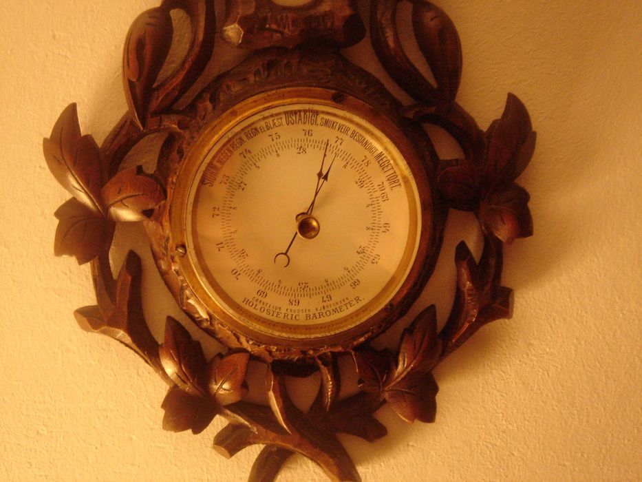 Barometr stary z termometrem o pięknej formie