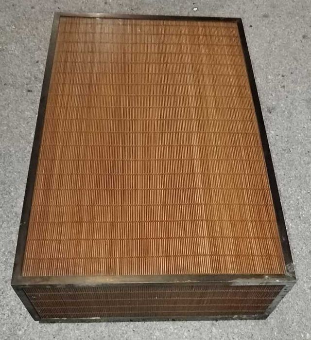 Mesa de centro Vintage, de bambu com rodizios e tampo em vidro