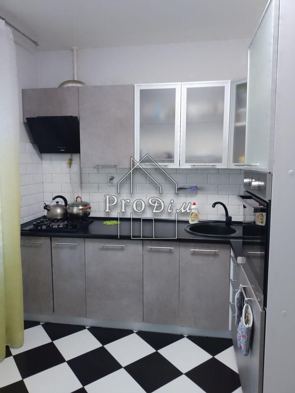 Продаж 3к квартири вул.Ужвій Наталії 8. Подільський район.
