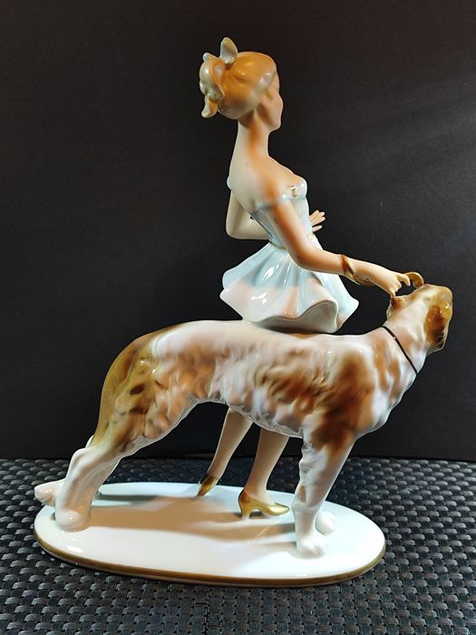 Porcelana GEROLD Figurka Dama z psem Borzoj TETAU 1949 r.