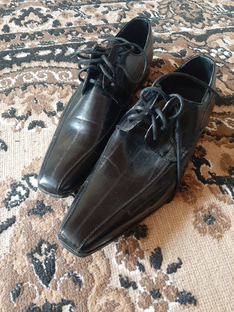 Продам чоловічі туфлі Yatsura 46 розмір