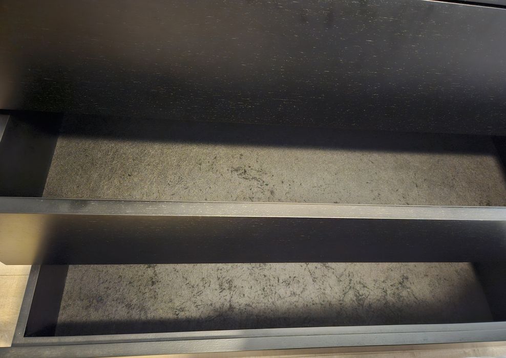 Cómoda/camiseiro em madeira (mobiliário de Paços de Ferreira)