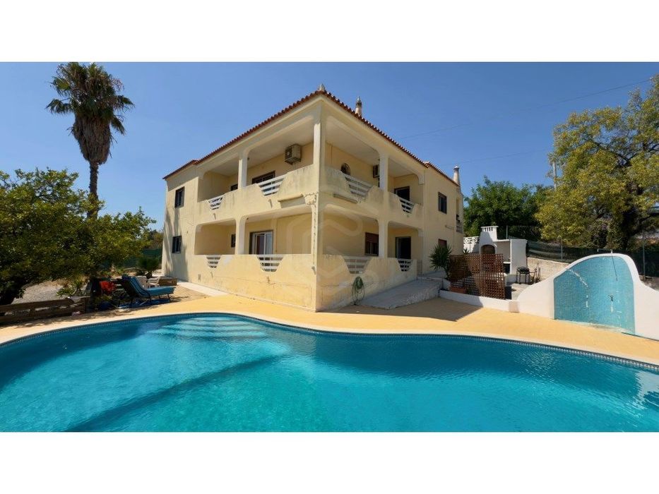 Moradia T7 Exclusiva no Triângulo Dourado - Vista Única