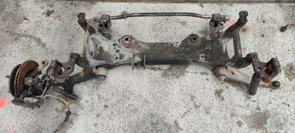 Renault Master I Sanki Belka Przód Przednia Trawers Kołyska