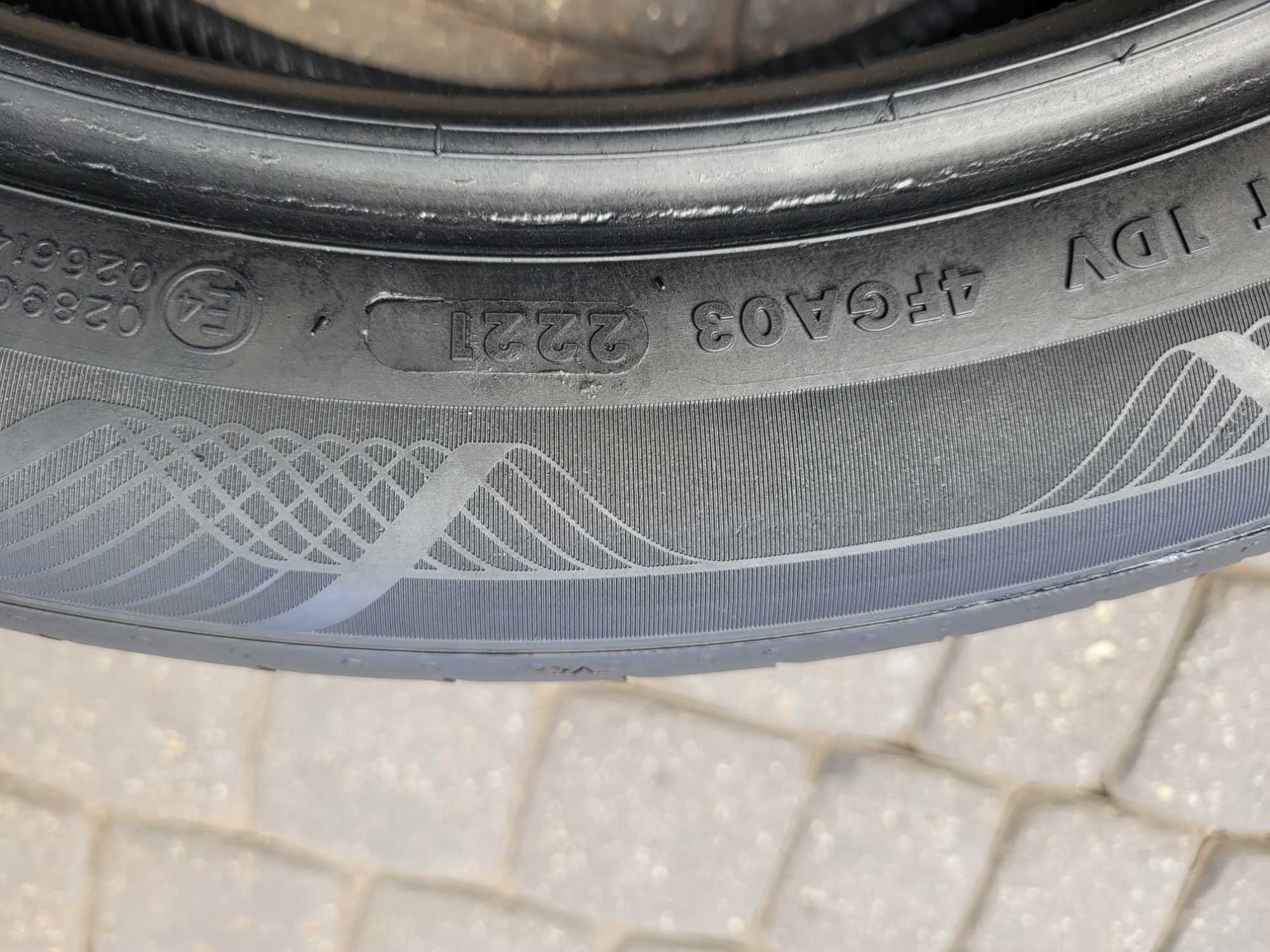 225  / 45  R  18   Vredestein