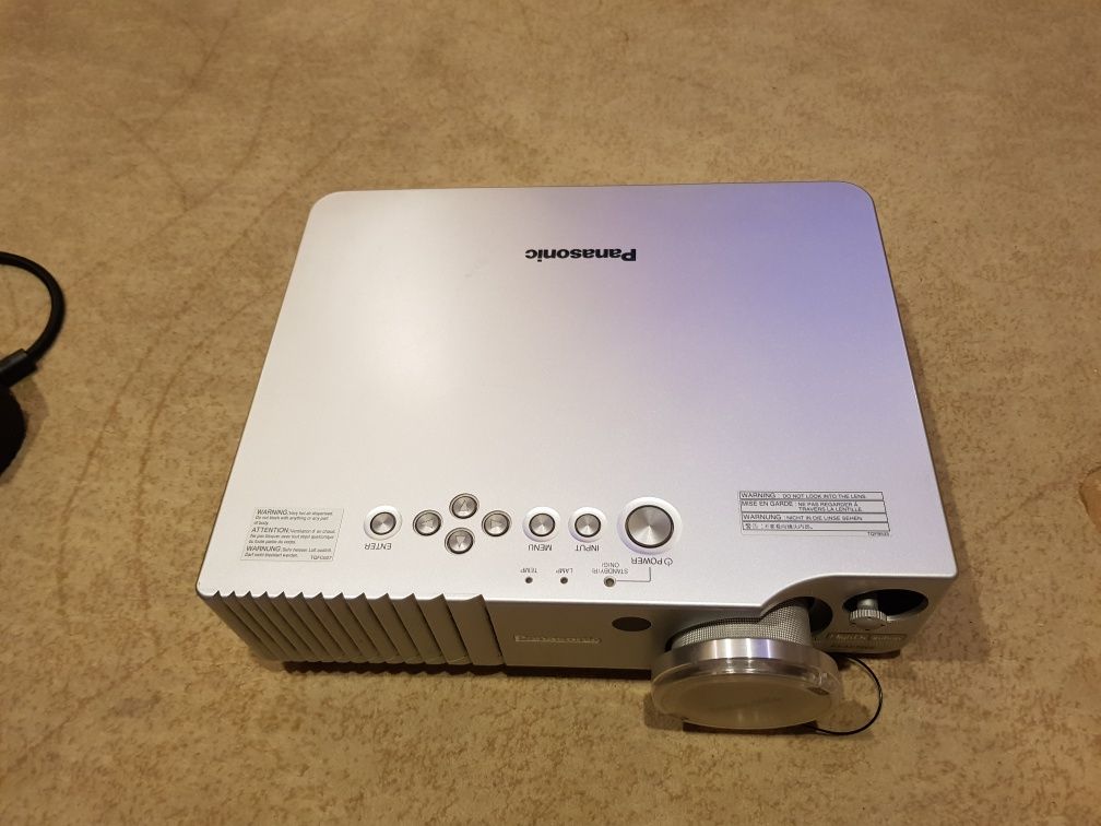 Projektor Panasonic PT-AE700E