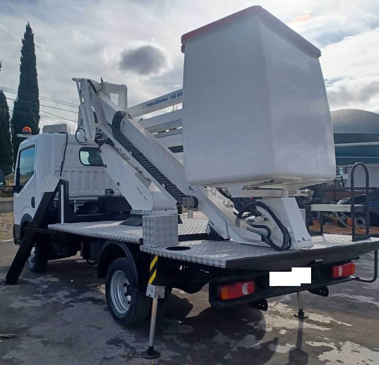 Nissan Cabstar C/Plataforma Elevatória